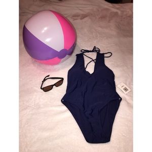 Cupshe Ladies one piece swimsuit 🤑